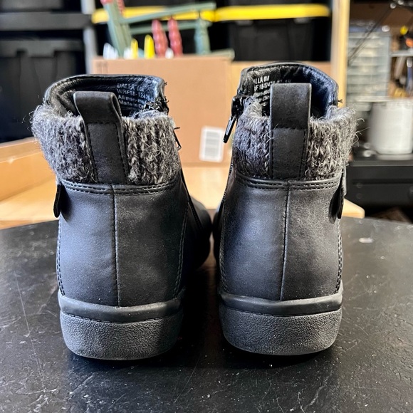 Kim Rogers Black Short Booties size 8. Faux leather boots with grey trim on back - Picture 9 of 16